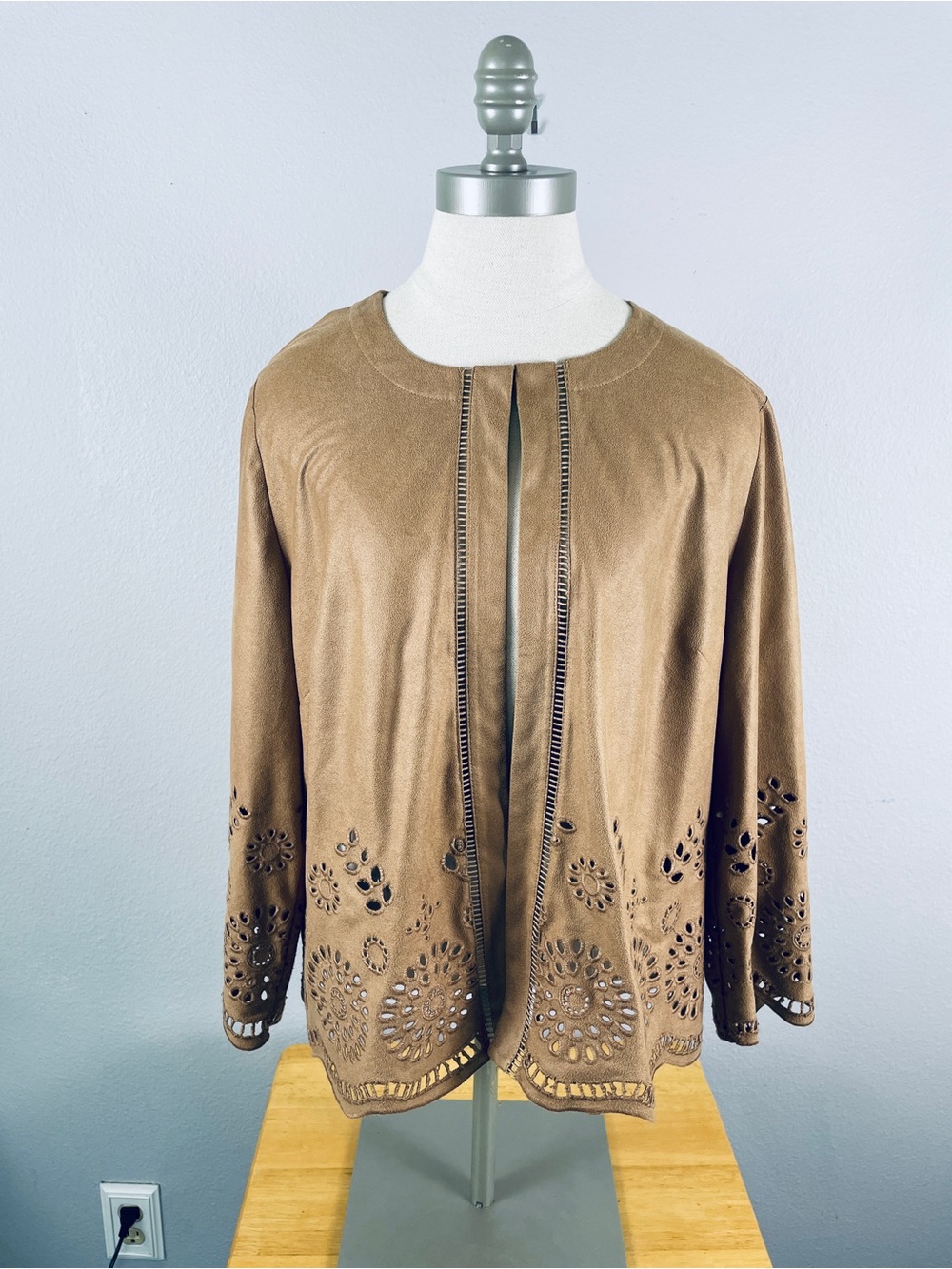Chico's Tan Faux Suede Open Front Jacket Laser-Cut Eyelet Pattern Size Large (2)